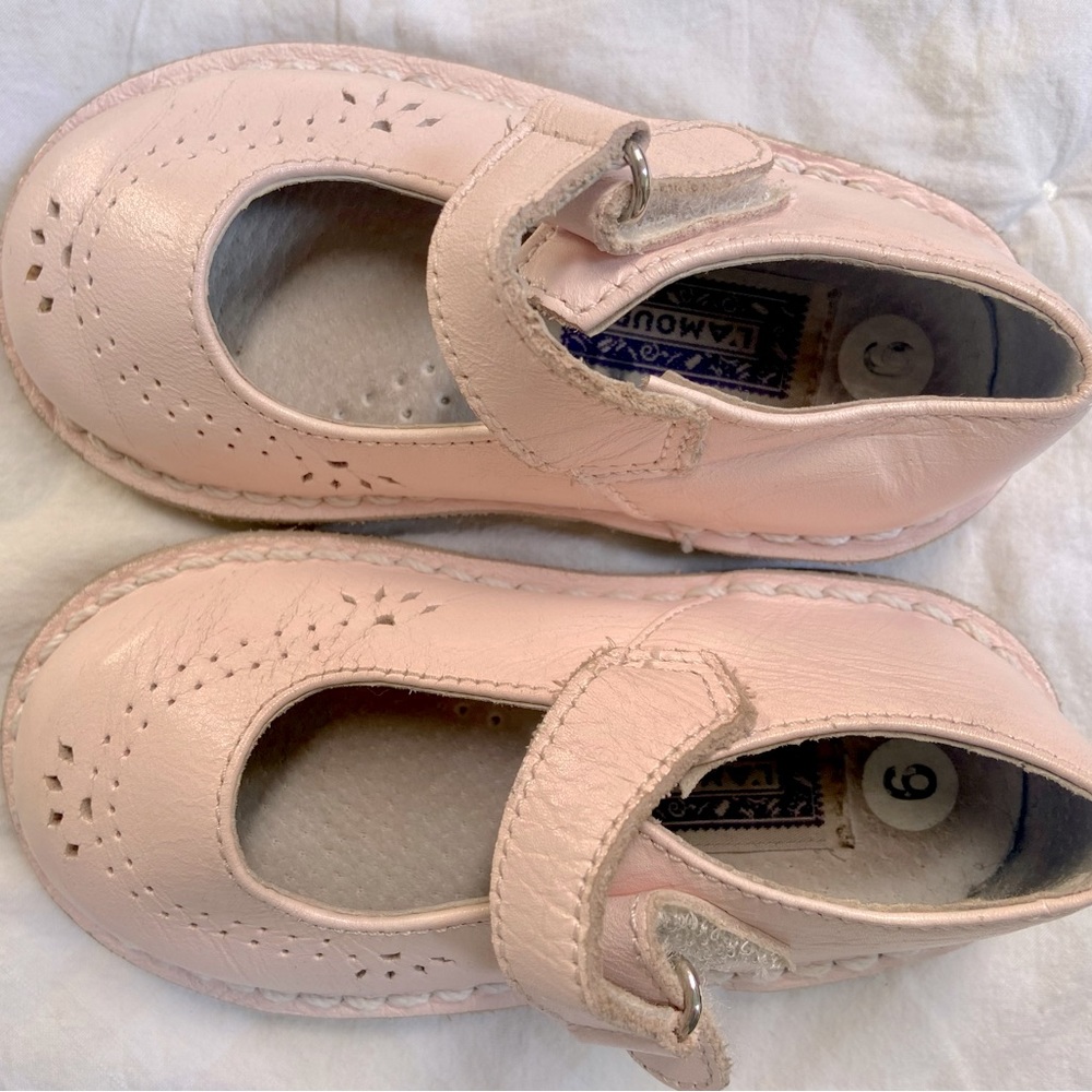 L'AMOUR | Allegra Perforated Classic Stitch Down Mary Jane Shoes  | 6